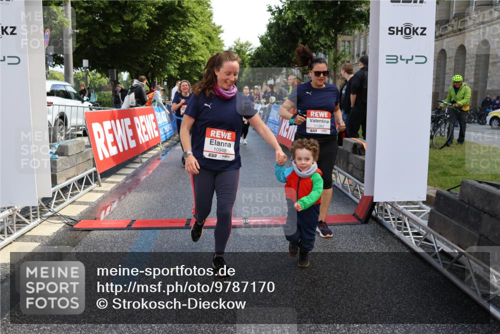 14.06.2026 - REWE Women's Run Strokosch-Dieckow http://msf.ph/oto/9787170 14.06.2026 10:13:32 Ziel 10507, 10688, 10909, 10948, 11257, 11362, 11457, 11458 meine-sportfotos.de