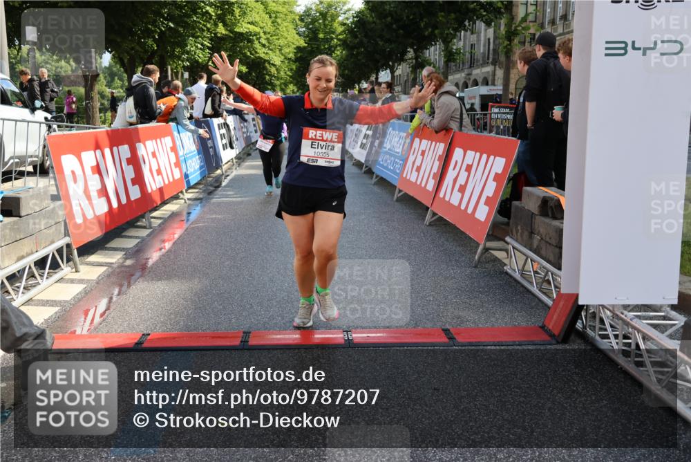 14.06.2026 - REWE Women's Run Strokosch-Dieckow http://msf.ph/oto/9787207 14.06.2026 10:14:06 Ziel 10384, 10555, 10625, 11149, 11251 meine-sportfotos.de