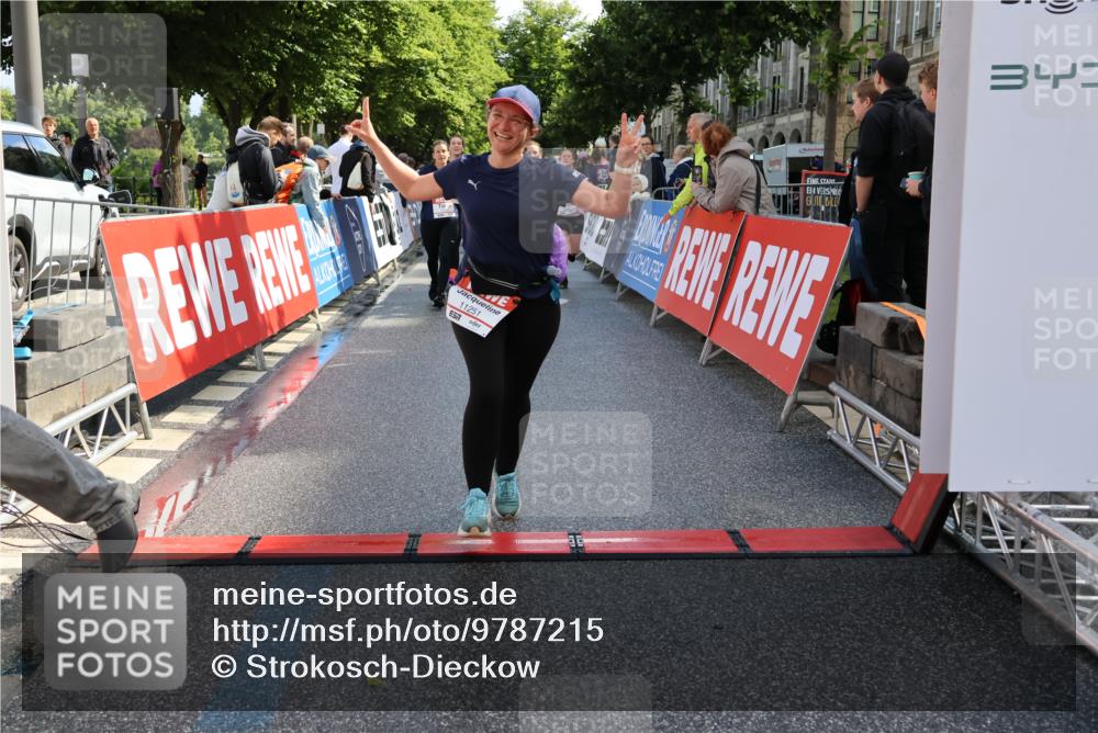 14.06.2026 - REWE Women's Run Strokosch-Dieckow http://msf.ph/oto/9787215 14.06.2026 10:14:09 Ziel 10040, 10241, 10384, 10555, 10596, 11149, 11251, 11445 meine-sportfotos.de