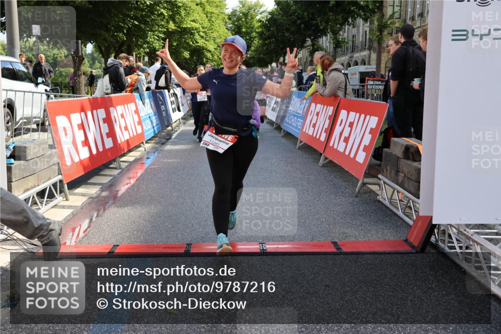 14.06.2026 - REWE Women's Run Strokosch-Dieckow http://msf.ph/oto/9787216 14.06.2026 10:14:09 Ziel 10040, 10241, 10384, 10555, 10596, 11149, 11251, 11445 meine-sportfotos.de