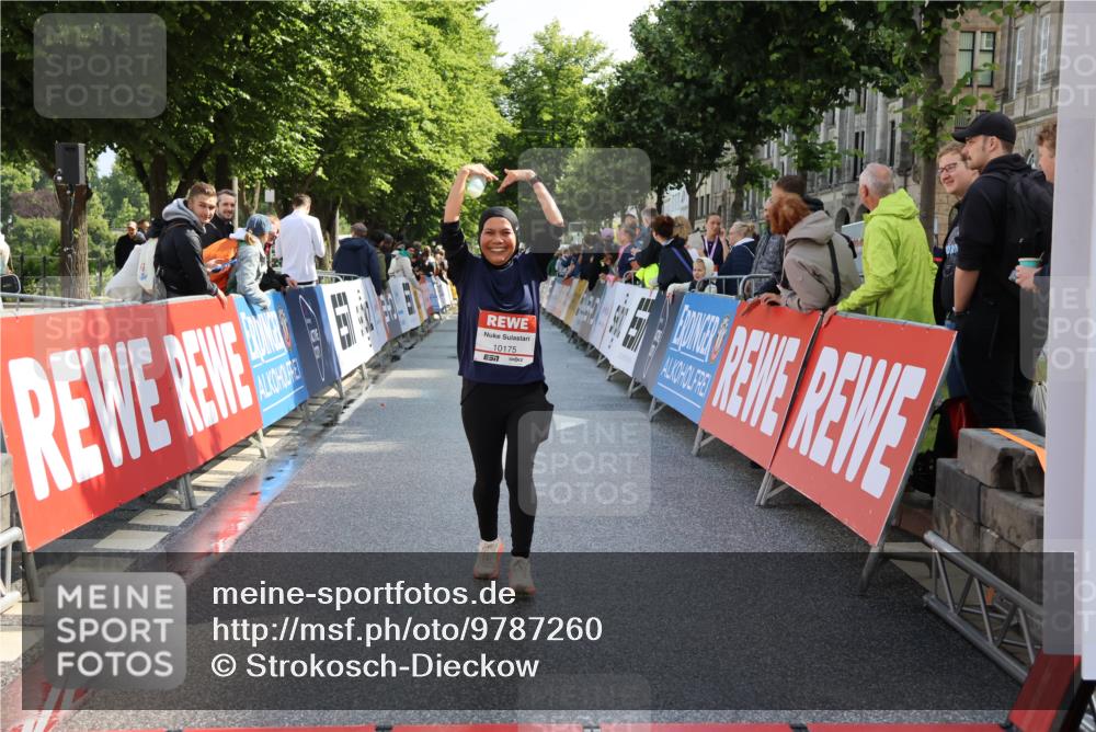 14.06.2026 - REWE Women's Run Strokosch-Dieckow http://msf.ph/oto/9787260 14.06.2026 10:14:30 Ziel 10175, 10696, 11295, 11425, 11497 meine-sportfotos.de