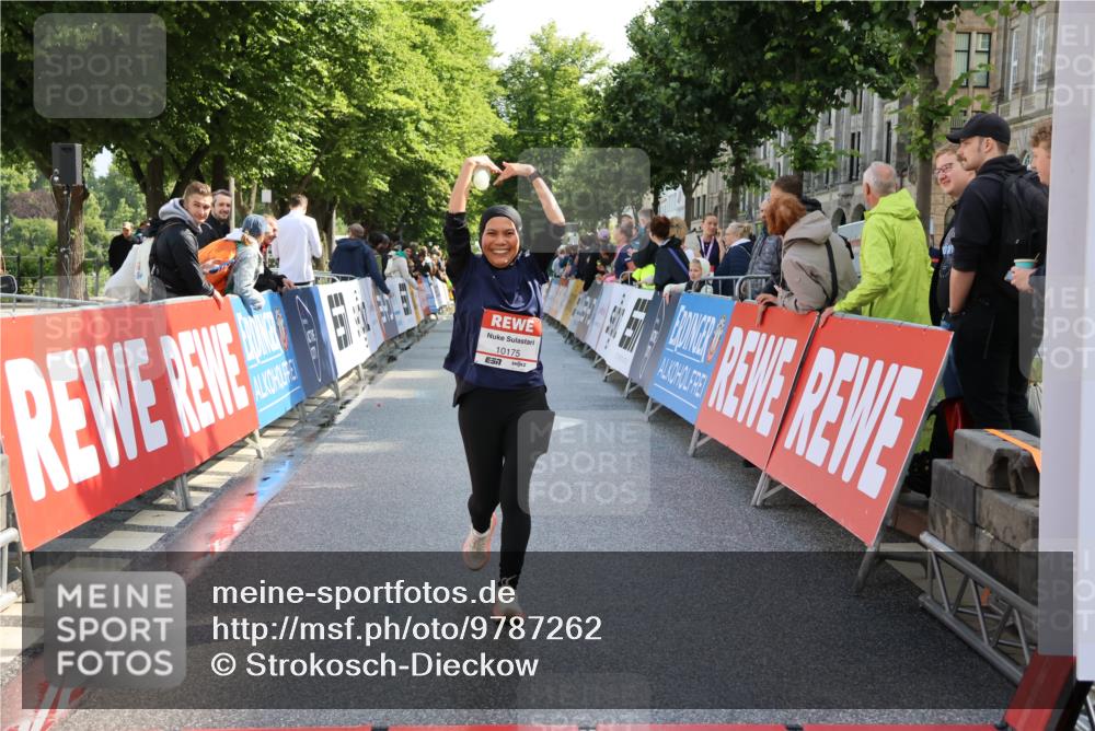 14.06.2026 - REWE Women's Run Strokosch-Dieckow http://msf.ph/oto/9787262 14.06.2026 10:14:30 Ziel 10175, 10696, 11295, 11425, 11497 meine-sportfotos.de