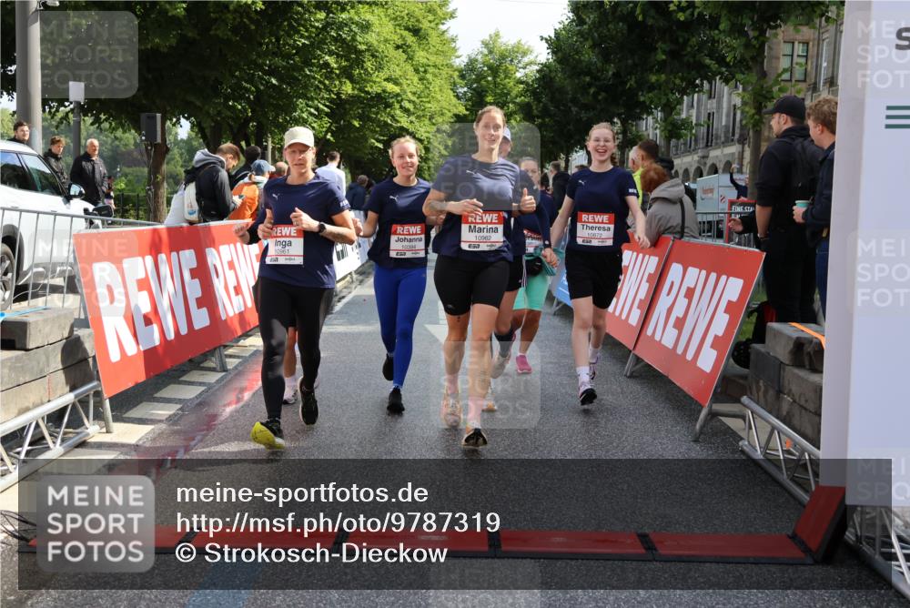 14.06.2026 - REWE Women's Run Strokosch-Dieckow http://msf.ph/oto/9787319 14.06.2026 10:15:07 Ziel 10064, 10394, 10550, 10569, 10872, 10883, 10961, 10962, 11195, 11286 meine-sportfotos.de