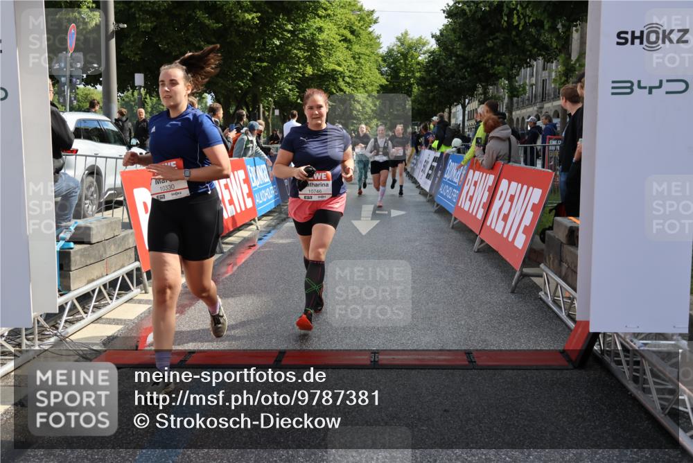 14.06.2026 - REWE Women's Run Strokosch-Dieckow http://msf.ph/oto/9787381 14.06.2026 10:15:37 Ziel 10202, 10249, 10330, 10570, 10630, 10746, 10758, 11151, 11430 meine-sportfotos.de