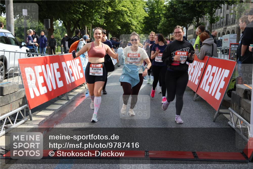 14.06.2026 - REWE Women's Run Strokosch-Dieckow http://msf.ph/oto/9787416 14.06.2026 10:15:55 Ziel 10171, 10209, 10314, 10420, 10432, 10487, 10619, 10698, 11029, 11168, 11380, 11381 meine-sportfotos.de