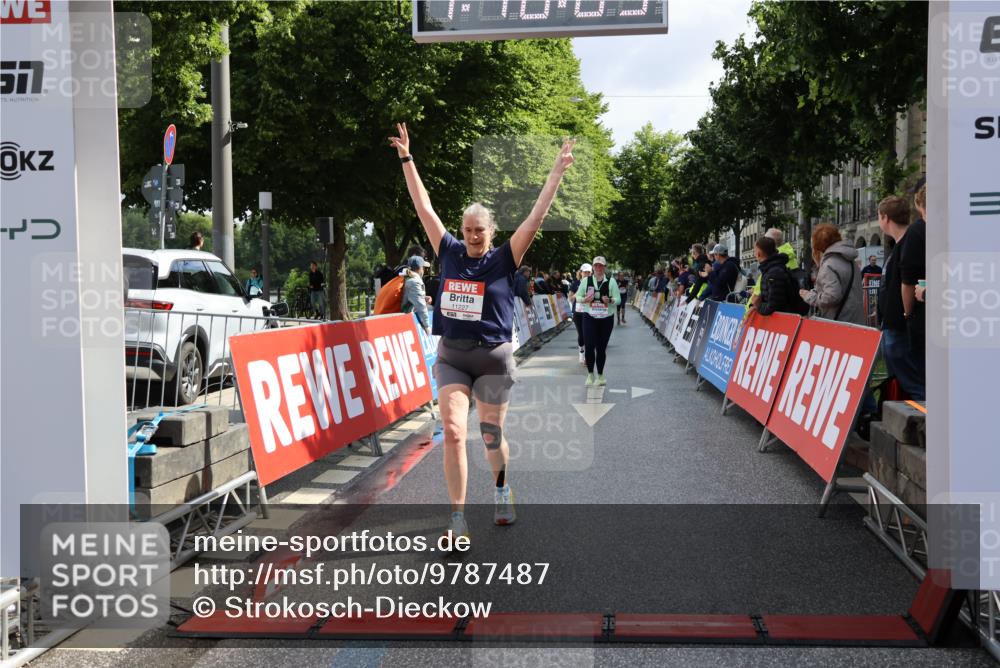 14.06.2026 - REWE Women's Run Strokosch-Dieckow http://msf.ph/oto/9787487 14.06.2026 10:16:28 Ziel 10143, 10200, 10289, 11061, 11085, 11227, 11490 meine-sportfotos.de