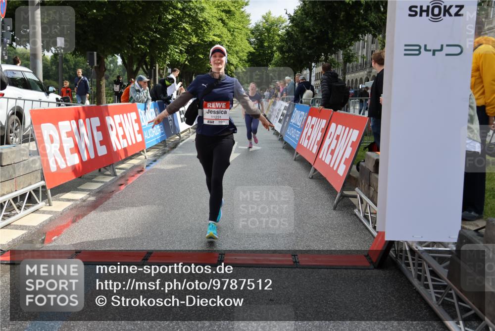 14.06.2026 - REWE Women's Run Strokosch-Dieckow http://msf.ph/oto/9787512 14.06.2026 10:16:55 Ziel 10187, 11231 meine-sportfotos.de