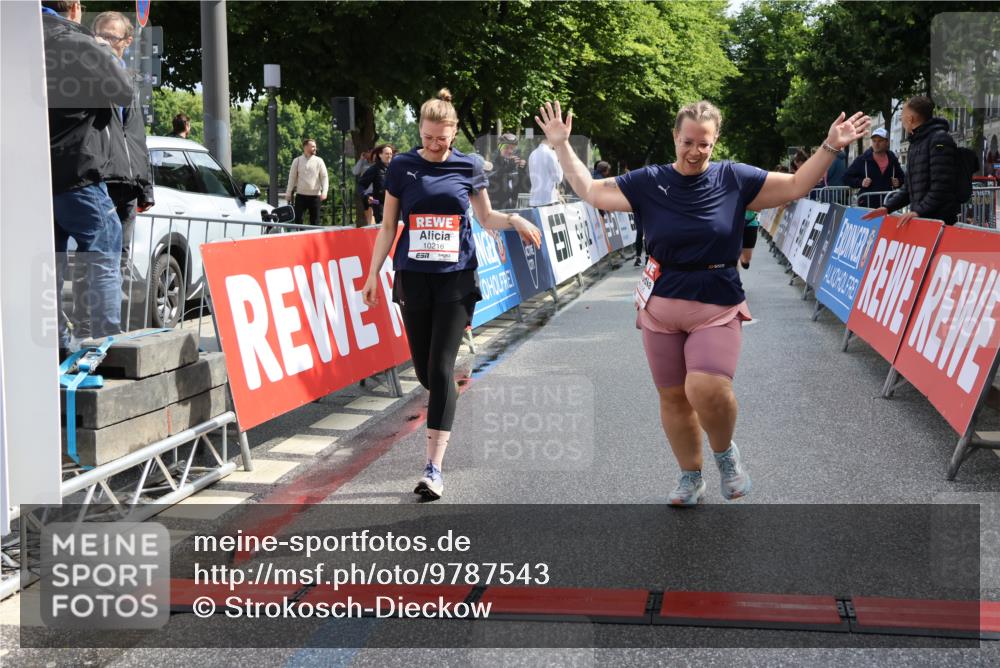 14.06.2026 - REWE Women's Run Strokosch-Dieckow http://msf.ph/oto/9787543 14.06.2026 10:17:17 Ziel 10035, 10216, 10829, 10957, 11000, 11299 meine-sportfotos.de