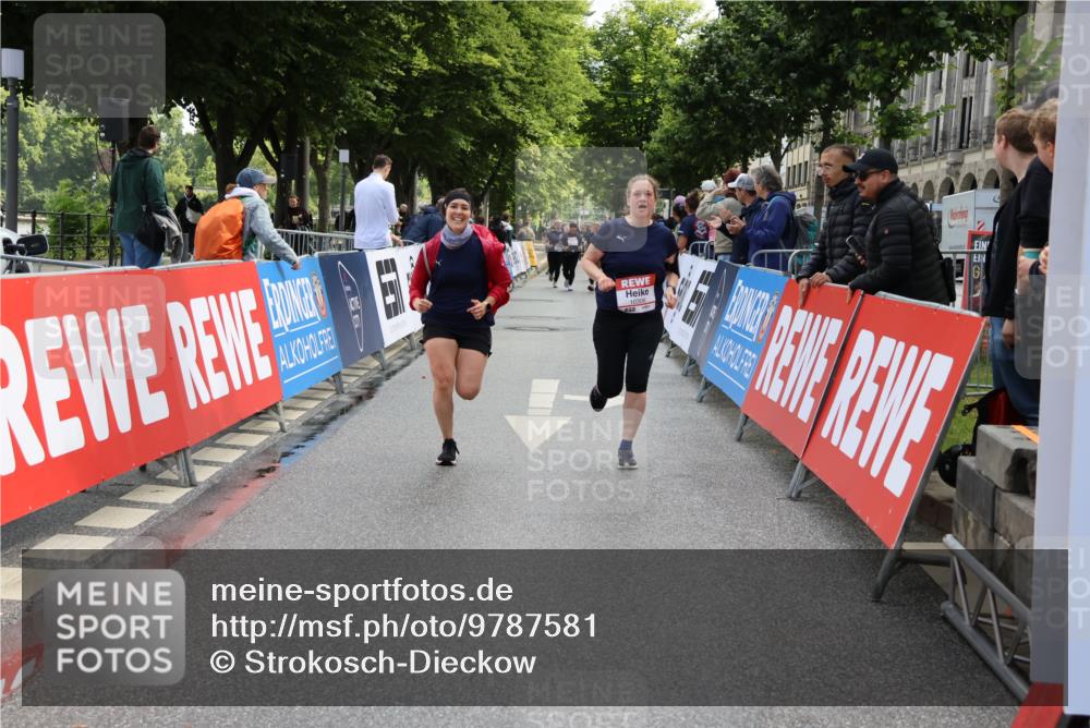 14.06.2026 - REWE Women's Run Strokosch-Dieckow http://msf.ph/oto/9787581 14.06.2026 10:17:41 Ziel 10270 meine-sportfotos.de