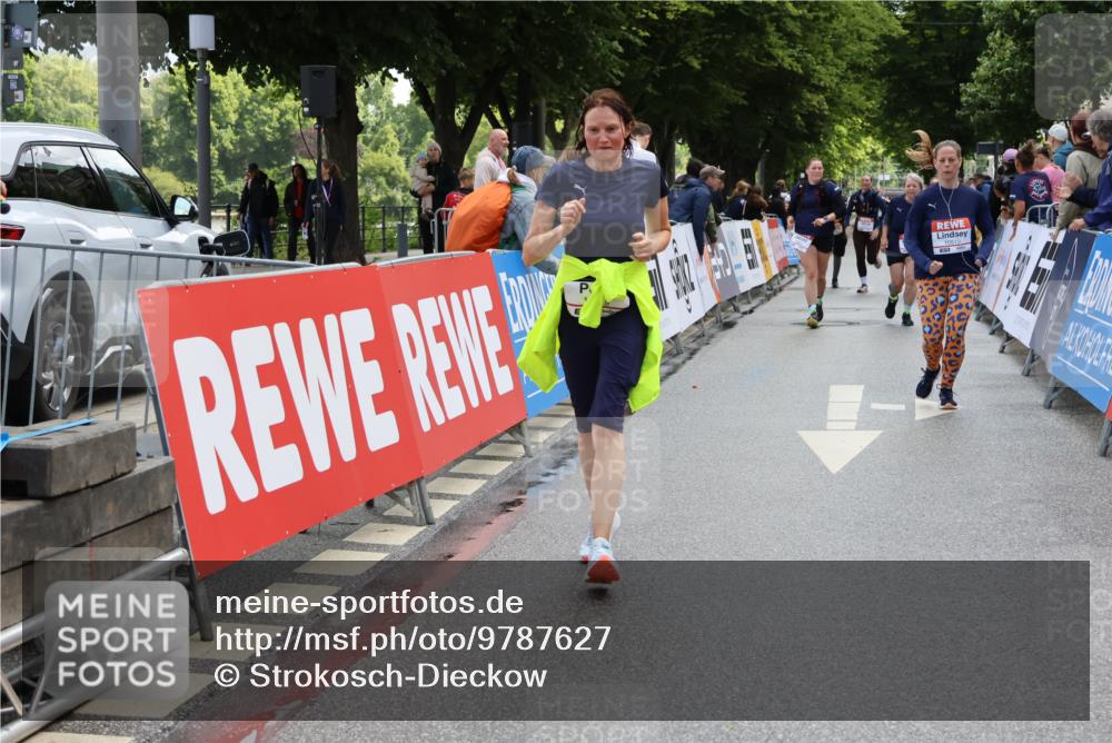 14.06.2026 - REWE Women's Run Strokosch-Dieckow http://msf.ph/oto/9787627 14.06.2026 10:18:15 Ziel 10157, 10515, 11189, 11449 meine-sportfotos.de