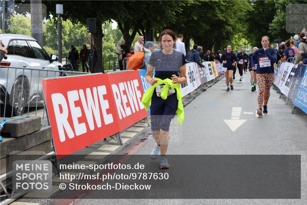 14.06.2026 - REWE Women's Run Strokosch-Dieckow http://msf.ph/oto/9787630 14.06.2026 10:18:15 Ziel 10157, 10515, 11189, 11449 meine-sportfotos.de