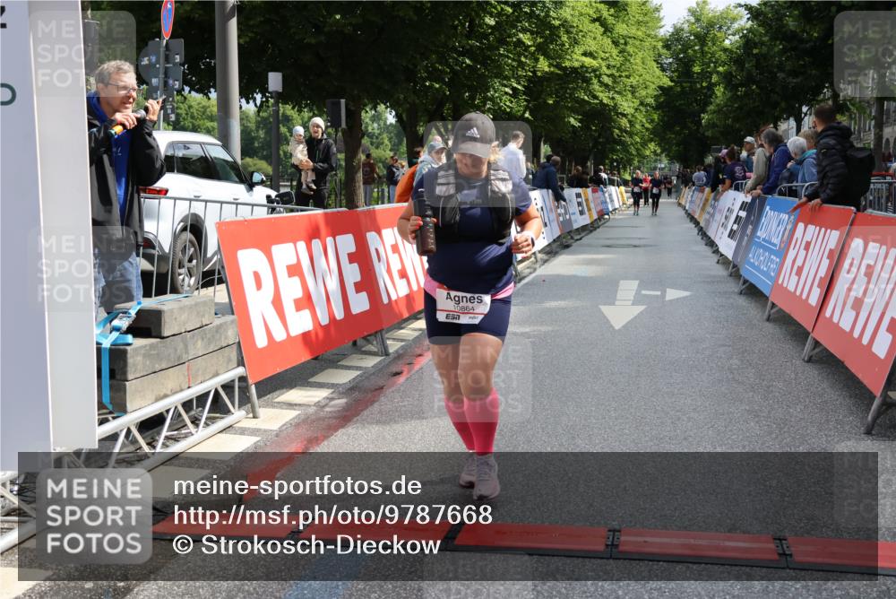 14.06.2026 - REWE Women's Run Strokosch-Dieckow http://msf.ph/oto/9787668 14.06.2026 10:18:37 Ziel 10684, 10864 meine-sportfotos.de