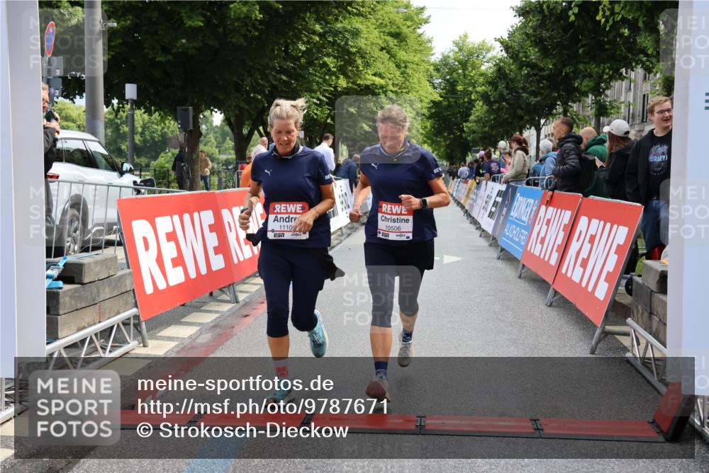 14.06.2026 - REWE Women's Run Strokosch-Dieckow http://msf.ph/oto/9787671 14.06.2026 10:18:51 Ziel 10506, 11100 meine-sportfotos.de