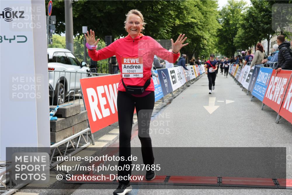 14.06.2026 - REWE Women's Run Strokosch-Dieckow http://msf.ph/oto/9787685 14.06.2026 10:19:05 Ziel 10161 meine-sportfotos.de