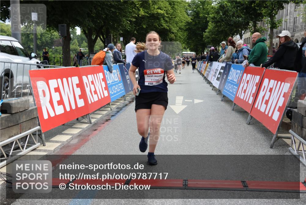 14.06.2026 - REWE Women's Run Strokosch-Dieckow http://msf.ph/oto/9787717 14.06.2026 10:19:53 Ziel 11394 meine-sportfotos.de