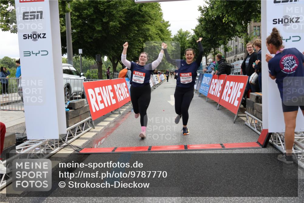 14.06.2026 - REWE Women's Run Strokosch-Dieckow http://msf.ph/oto/9787770 14.06.2026 10:20:44 Ziel 10084, 11064, 11465 meine-sportfotos.de