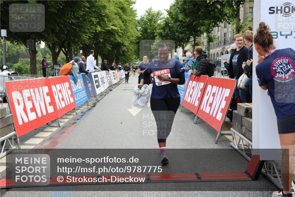 14.06.2026 - REWE Women's Run Strokosch-Dieckow http://msf.ph/oto/9787775 14.06.2026 10:20:47 Ziel 10084, 10485, 11064, 11465 meine-sportfotos.de