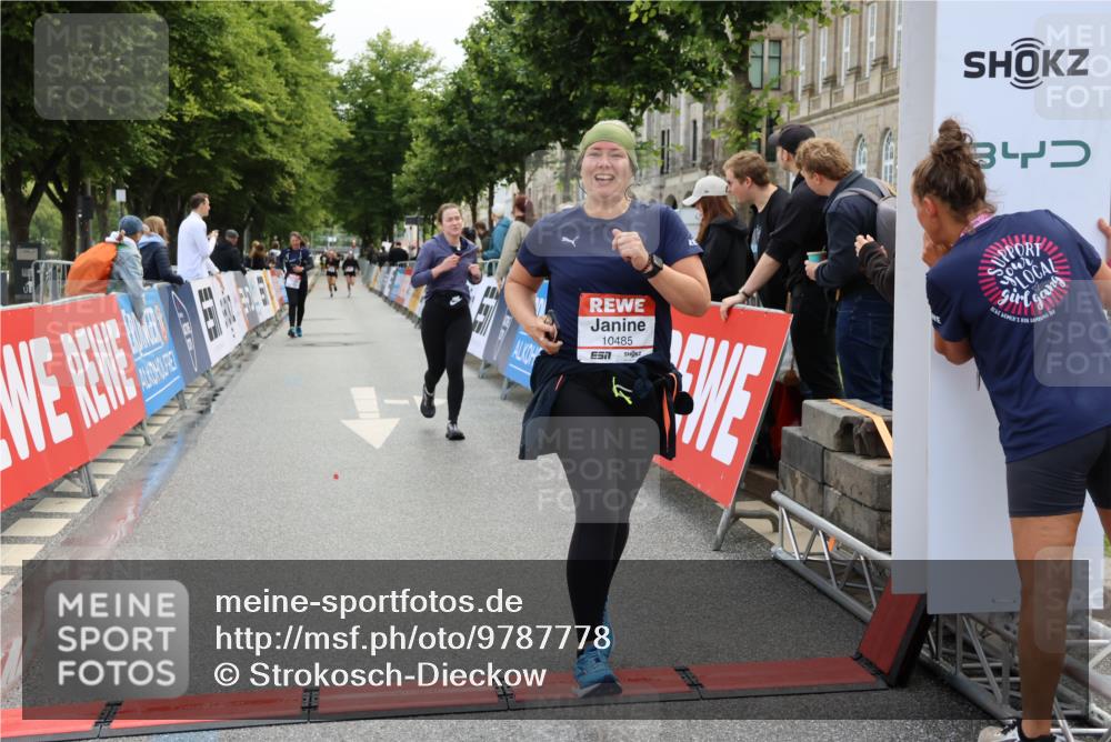 14.06.2026 - REWE Women's Run Strokosch-Dieckow http://msf.ph/oto/9787778 14.06.2026 10:20:51 Ziel 10084, 10485, 10767, 11064, 11465 meine-sportfotos.de