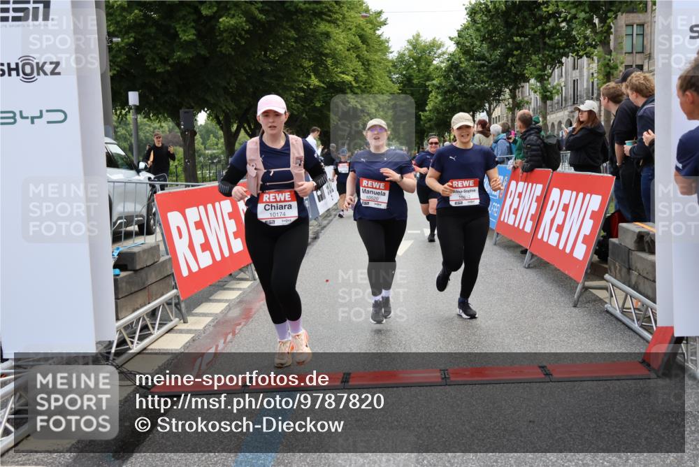 14.06.2026 - REWE Women's Run Strokosch-Dieckow http://msf.ph/oto/9787820 14.06.2026 10:21:33 Ziel 10174, 10212, 10520, 10607, 11249, 11256 meine-sportfotos.de