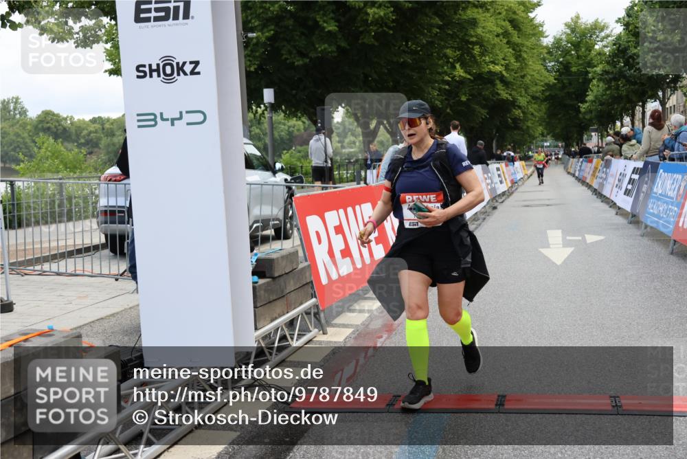 14.06.2026 - REWE Women's Run Strokosch-Dieckow http://msf.ph/oto/9787849 14.06.2026 10:21:40 Ziel 10174, 10212, 10520, 10607, 10714, 11256 meine-sportfotos.de