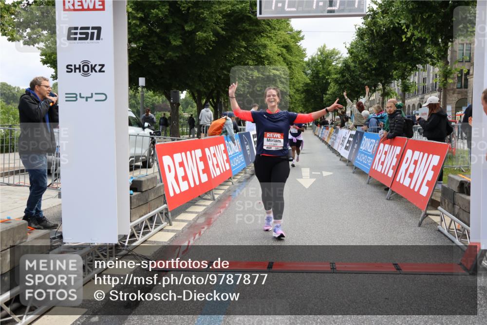 14.06.2026 - REWE Women's Run Strokosch-Dieckow http://msf.ph/oto/9787877 14.06.2026 10:22:16 Ziel 10182, 10239, 10649, 10729, 11384 meine-sportfotos.de