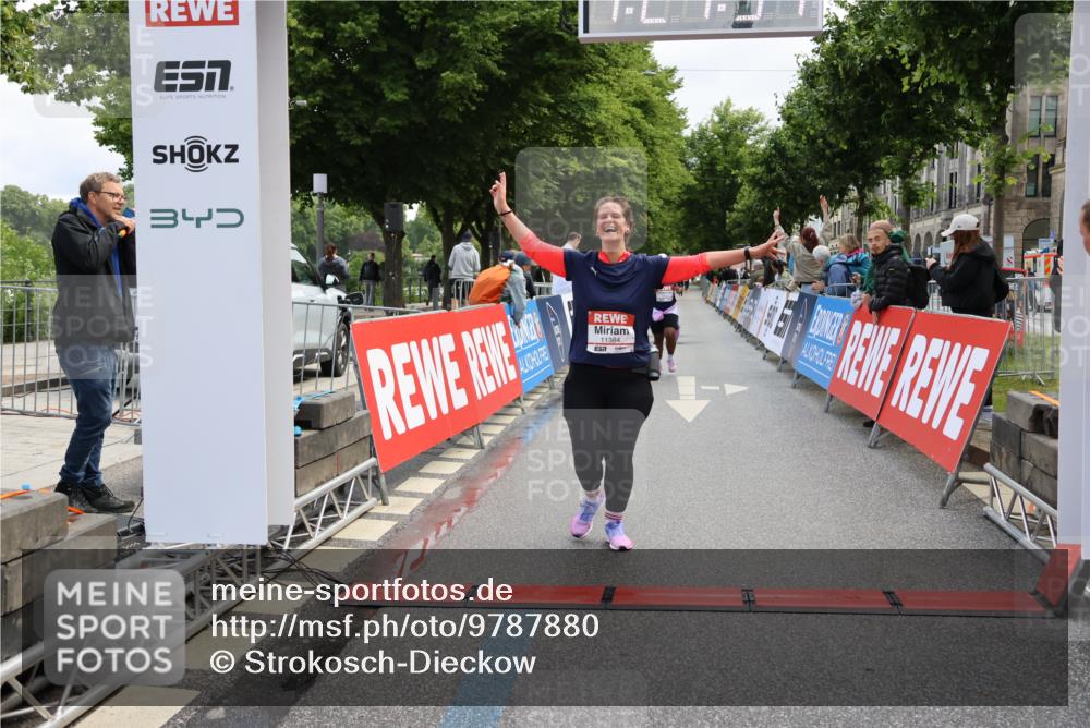 14.06.2026 - REWE Women's Run Strokosch-Dieckow http://msf.ph/oto/9787880 14.06.2026 10:22:16 Ziel 10182, 10239, 10649, 10729, 11384 meine-sportfotos.de