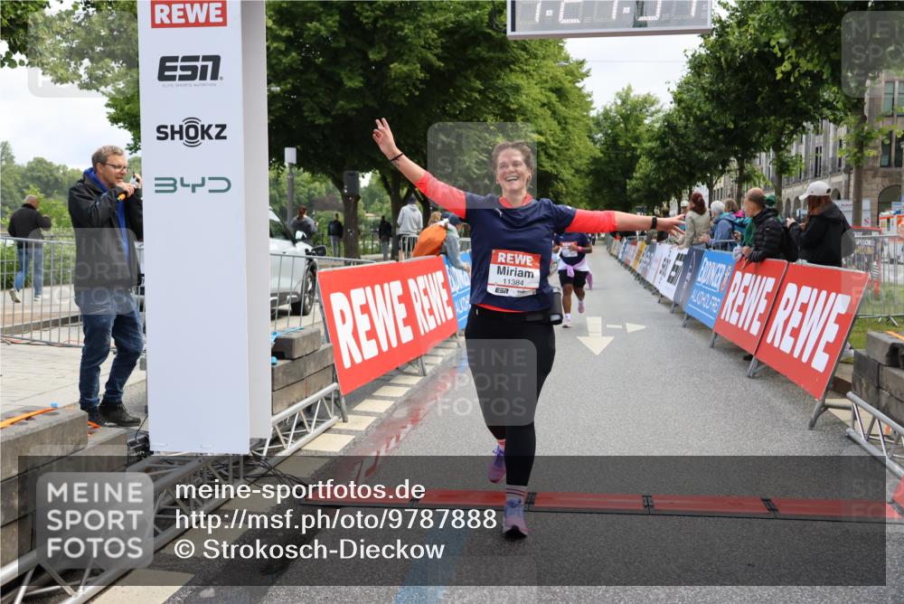 14.06.2026 - REWE Women's Run Strokosch-Dieckow http://msf.ph/oto/9787888 14.06.2026 10:22:17 Ziel 10182, 10239, 10649, 10729, 11384 meine-sportfotos.de