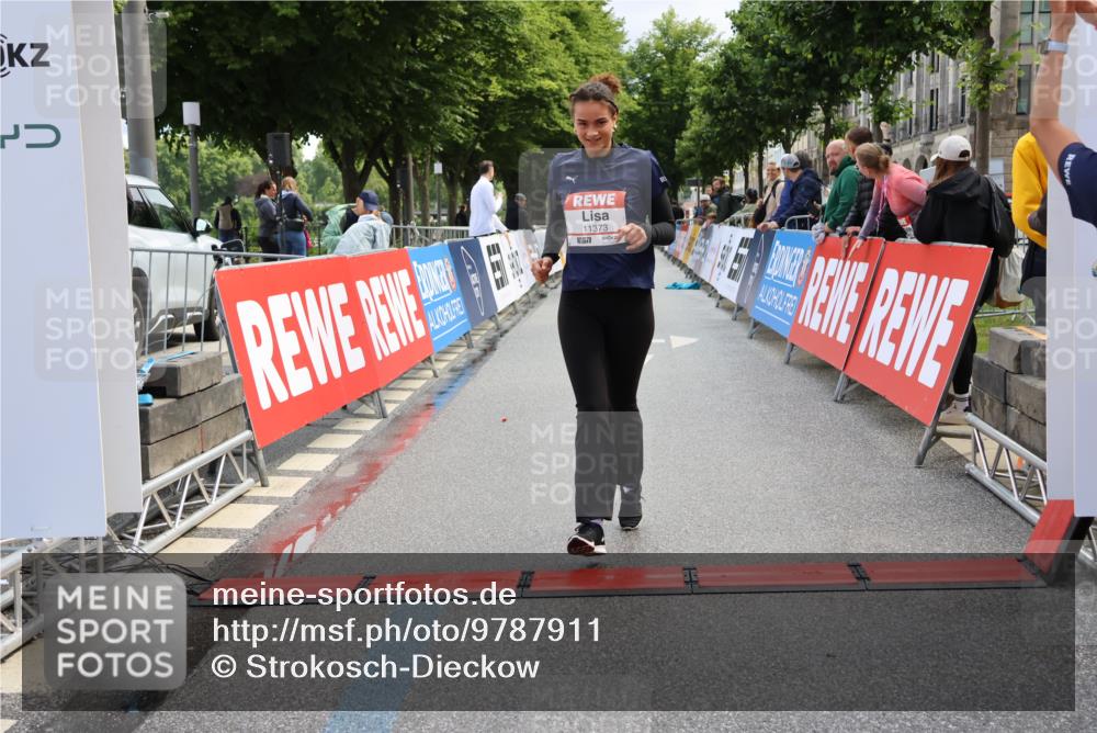 14.06.2026 - REWE Women's Run Strokosch-Dieckow http://msf.ph/oto/9787911 14.06.2026 10:22:45 Ziel 10305, 11373 meine-sportfotos.de