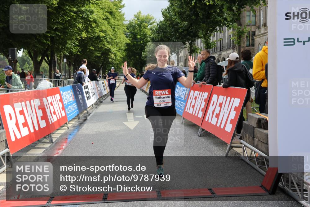 14.06.2026 - REWE Women's Run Strokosch-Dieckow http://msf.ph/oto/9787939 14.06.2026 10:23:13 Ziel 10189, 10560, 10681, 11203 meine-sportfotos.de