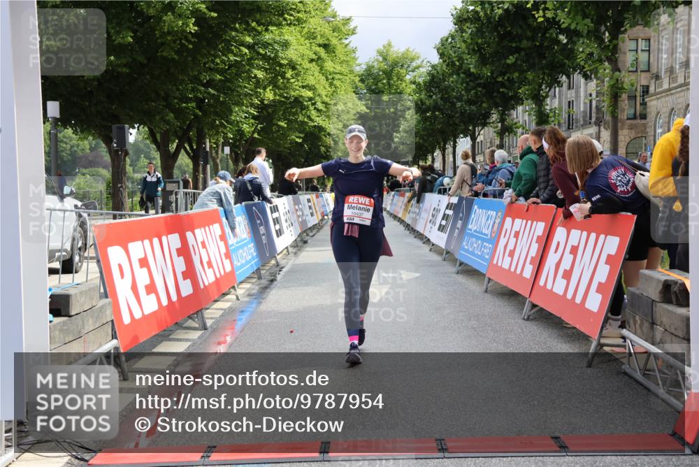 14.06.2026 - REWE Women's Run Strokosch-Dieckow http://msf.ph/oto/9787954 14.06.2026 10:23:20 Ziel 10437, 10560, 10681 meine-sportfotos.de