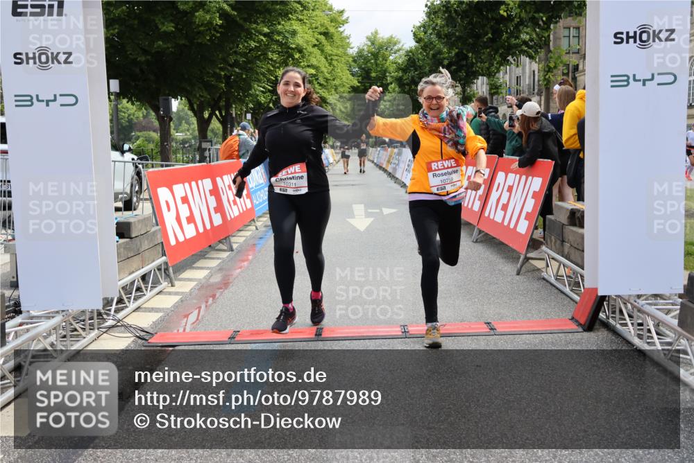 14.06.2026 - REWE Women's Run Strokosch-Dieckow http://msf.ph/oto/9787989 14.06.2026 10:24:03 Ziel 10311, 10759 meine-sportfotos.de