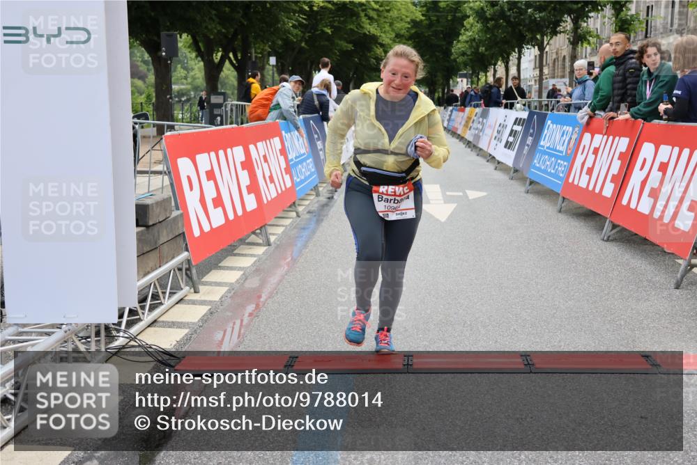 14.06.2026 - REWE Women's Run Strokosch-Dieckow http://msf.ph/oto/9788014 14.06.2026 10:24:40 Ziel 10964 meine-sportfotos.de