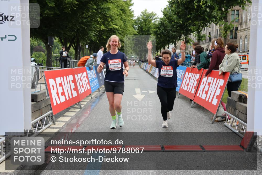 14.06.2026 - REWE Women's Run Strokosch-Dieckow http://msf.ph/oto/9788067 14.06.2026 10:25:54 Ziel 10381, 10459, 10562, 11237 meine-sportfotos.de