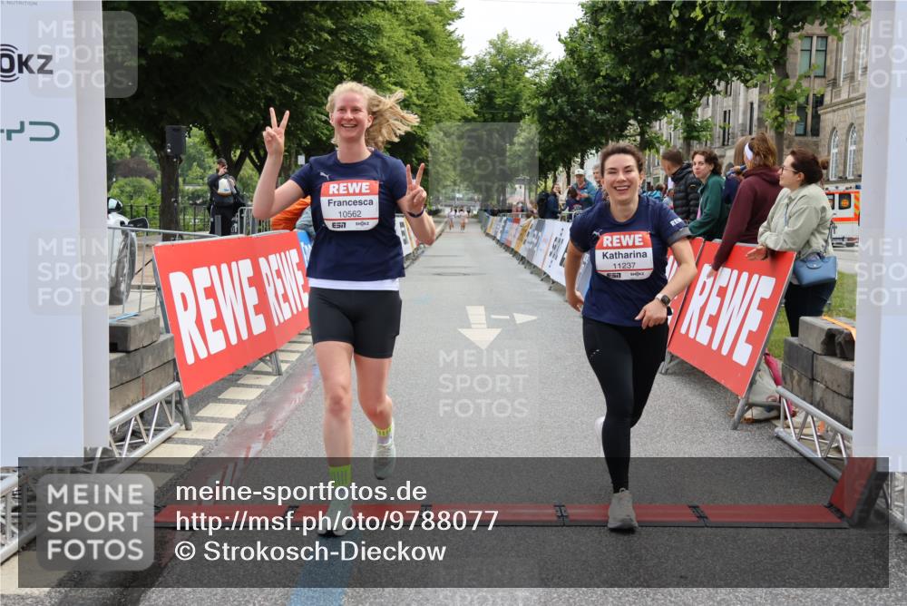 14.06.2026 - REWE Women's Run Strokosch-Dieckow http://msf.ph/oto/9788077 14.06.2026 10:25:55 Ziel 10381, 10459, 10562, 11237 meine-sportfotos.de
