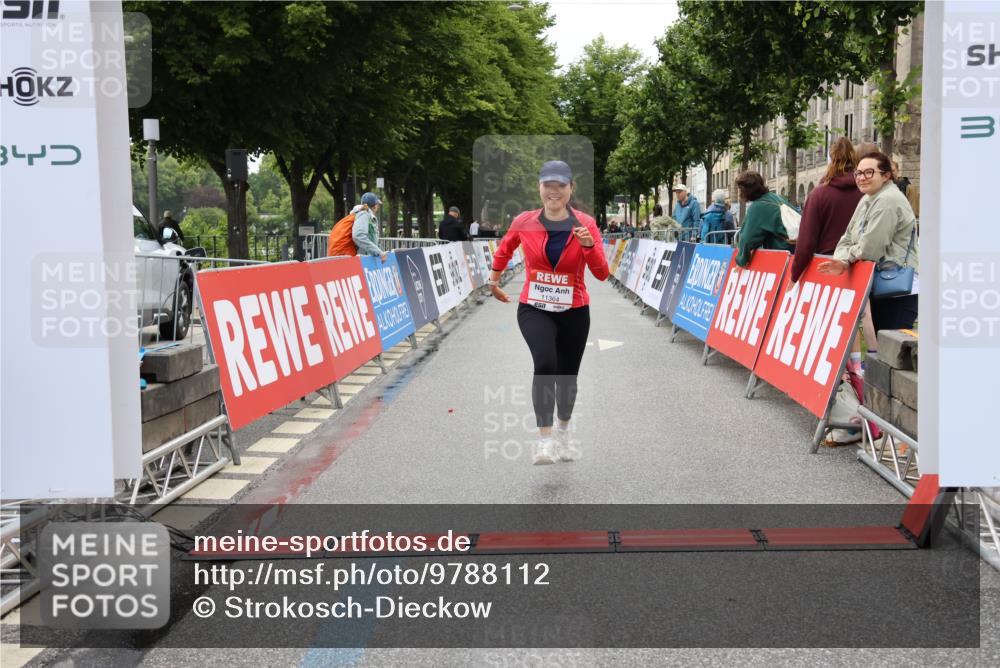 14.06.2026 - REWE Women's Run Strokosch-Dieckow http://msf.ph/oto/9788112 14.06.2026 10:27:55 Ziel 11364 meine-sportfotos.de