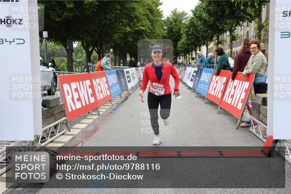 14.06.2026 - REWE Women's Run Strokosch-Dieckow http://msf.ph/oto/9788116 14.06.2026 10:27:55 Ziel 11364 meine-sportfotos.de