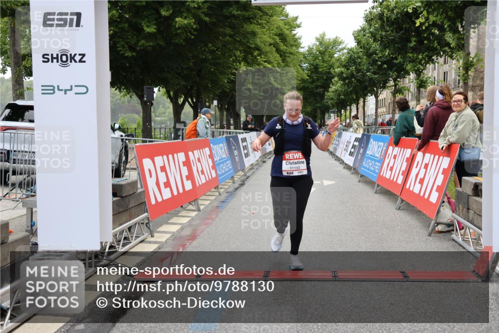 14.06.2026 - REWE Women's Run Strokosch-Dieckow http://msf.ph/oto/9788130 14.06.2026 10:28:33 Ziel 11193 meine-sportfotos.de
