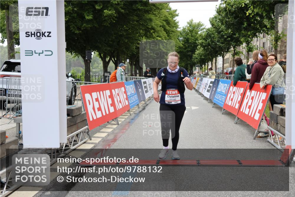 14.06.2026 - REWE Women's Run Strokosch-Dieckow http://msf.ph/oto/9788132 14.06.2026 10:28:33 Ziel 11193 meine-sportfotos.de