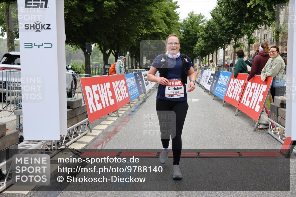 14.06.2026 - REWE Women's Run Strokosch-Dieckow http://msf.ph/oto/9788140 14.06.2026 10:28:34 Ziel 11193 meine-sportfotos.de