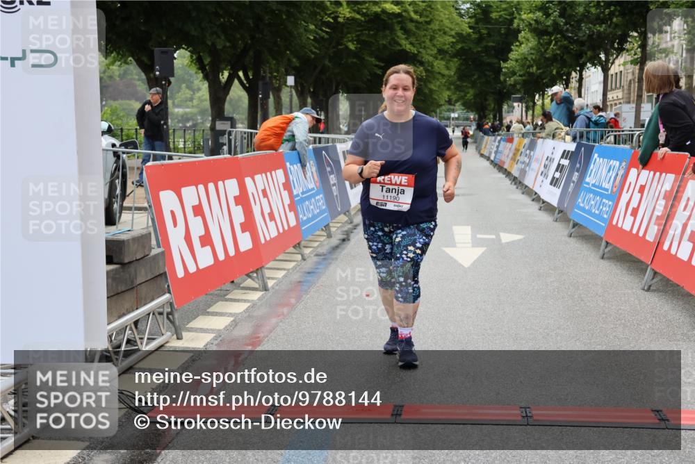 14.06.2026 - REWE Women's Run Strokosch-Dieckow http://msf.ph/oto/9788144 14.06.2026 10:28:55 Ziel 11190 meine-sportfotos.de