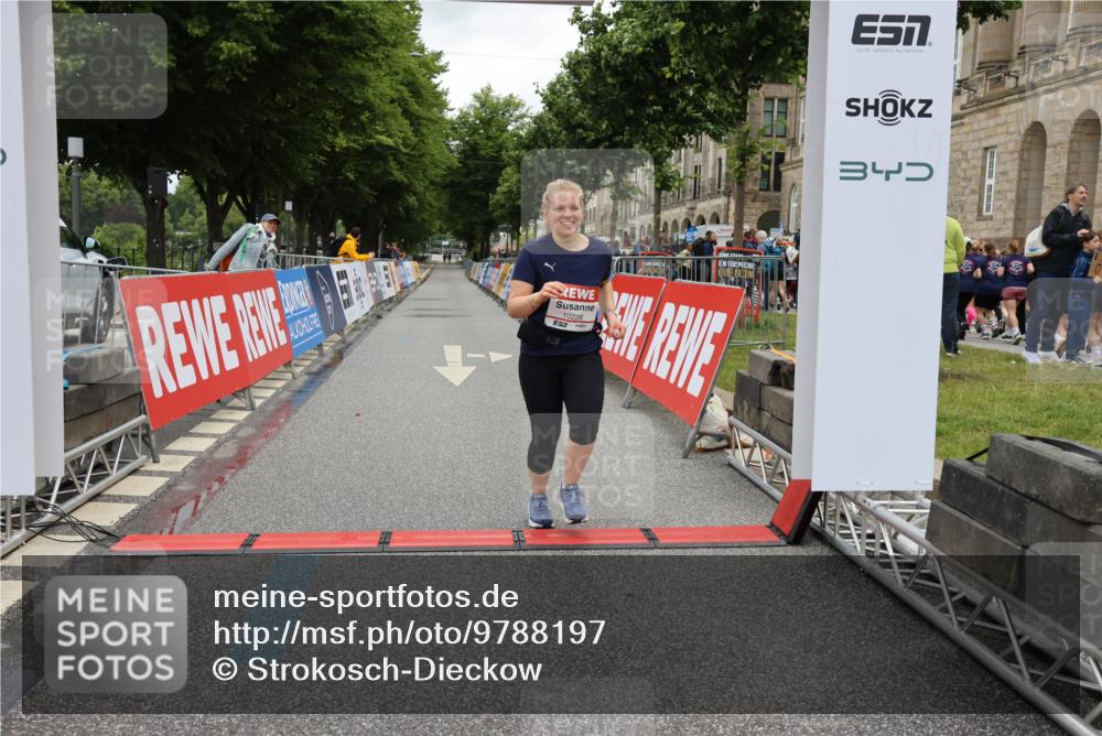 14.06.2026 - REWE Women's Run Strokosch-Dieckow http://msf.ph/oto/9788197 14.06.2026 10:31:52 Ziel 10228 meine-sportfotos.de