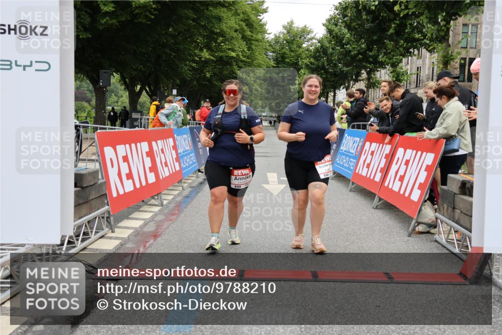 14.06.2026 - REWE Women's Run Strokosch-Dieckow http://msf.ph/oto/9788210 14.06.2026 10:33:20 Ziel 10873, 11117 meine-sportfotos.de