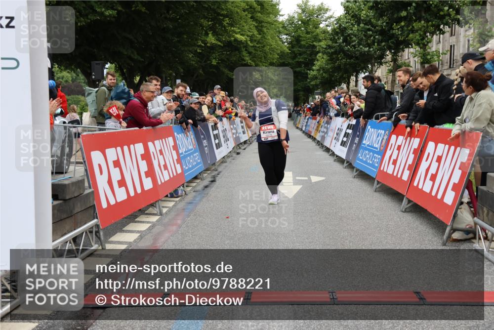 14.06.2026 - REWE Women's Run Strokosch-Dieckow http://msf.ph/oto/9788221 14.06.2026 10:37:42 Ziel 10176 meine-sportfotos.de
