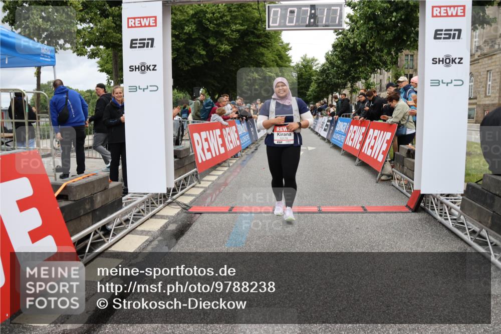 14.06.2026 - REWE Women's Run Strokosch-Dieckow http://msf.ph/oto/9788238 14.06.2026 10:37:46 Ziel 10176 meine-sportfotos.de