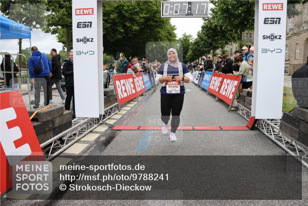 14.06.2026 - REWE Women's Run Strokosch-Dieckow http://msf.ph/oto/9788241 14.06.2026 10:37:46 Ziel 10176 meine-sportfotos.de