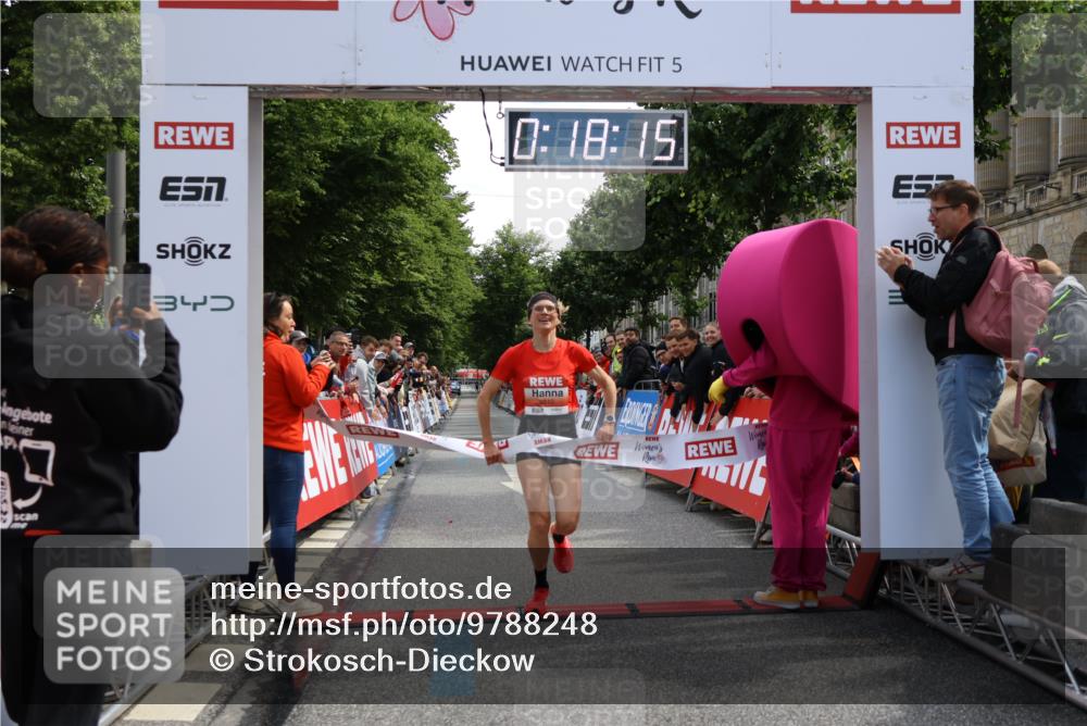 14.06.2026 - REWE Women's Run Strokosch-Dieckow http://msf.ph/oto/9788248 14.06.2026 10:48:43 Ziel 5910 meine-sportfotos.de