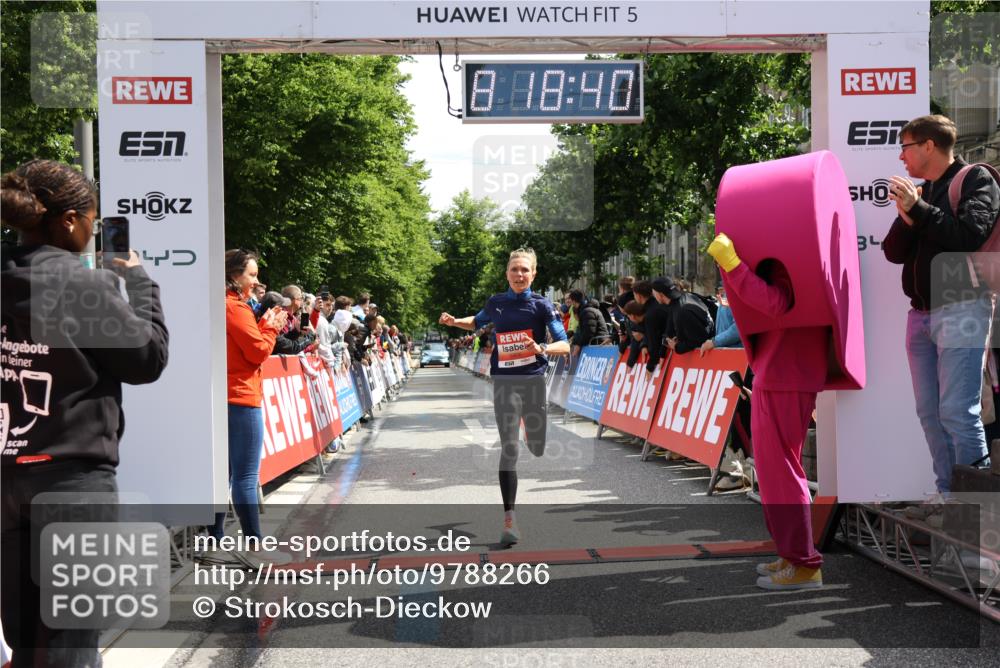 14.06.2026 - REWE Women's Run Strokosch-Dieckow http://msf.ph/oto/9788266 14.06.2026 10:49:09 Ziel 5737, 5906 meine-sportfotos.de