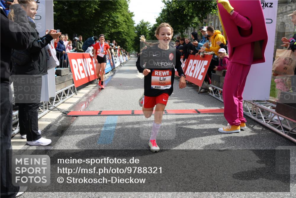 14.06.2026 - REWE Women's Run Strokosch-Dieckow http://msf.ph/oto/9788321 14.06.2026 10:50:13 Ziel 5504, 6063 meine-sportfotos.de