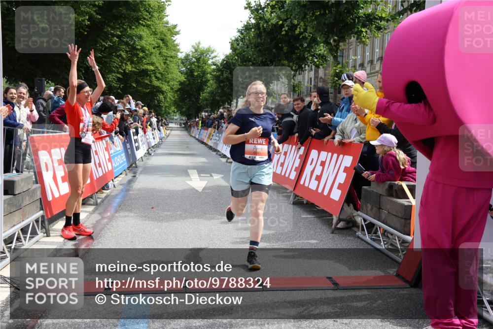 14.06.2026 - REWE Women's Run Strokosch-Dieckow http://msf.ph/oto/9788324 14.06.2026 10:50:16 Ziel 5504, 6063 meine-sportfotos.de