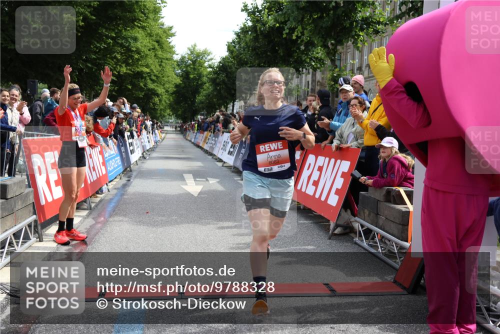 14.06.2026 - REWE Women's Run Strokosch-Dieckow http://msf.ph/oto/9788328 14.06.2026 10:50:16 Ziel 5504, 6063 meine-sportfotos.de